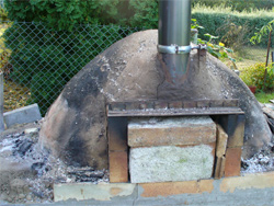 foto po vypálení venkovní pece na chleba