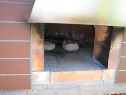 chleby před pečením ve vytopené peci